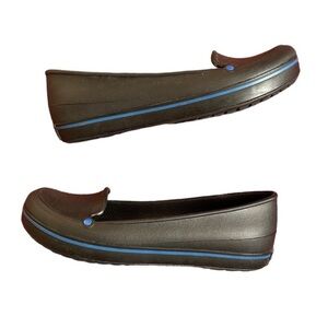 Crocs Comfort Shoe Black with Blue Trim Size 7